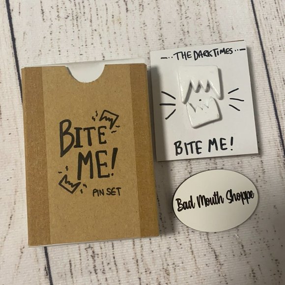 *The Dark Times Handmade Clay Bite Me Chompers Teeth Clay Pin Badge Set - Picture 1 of 3